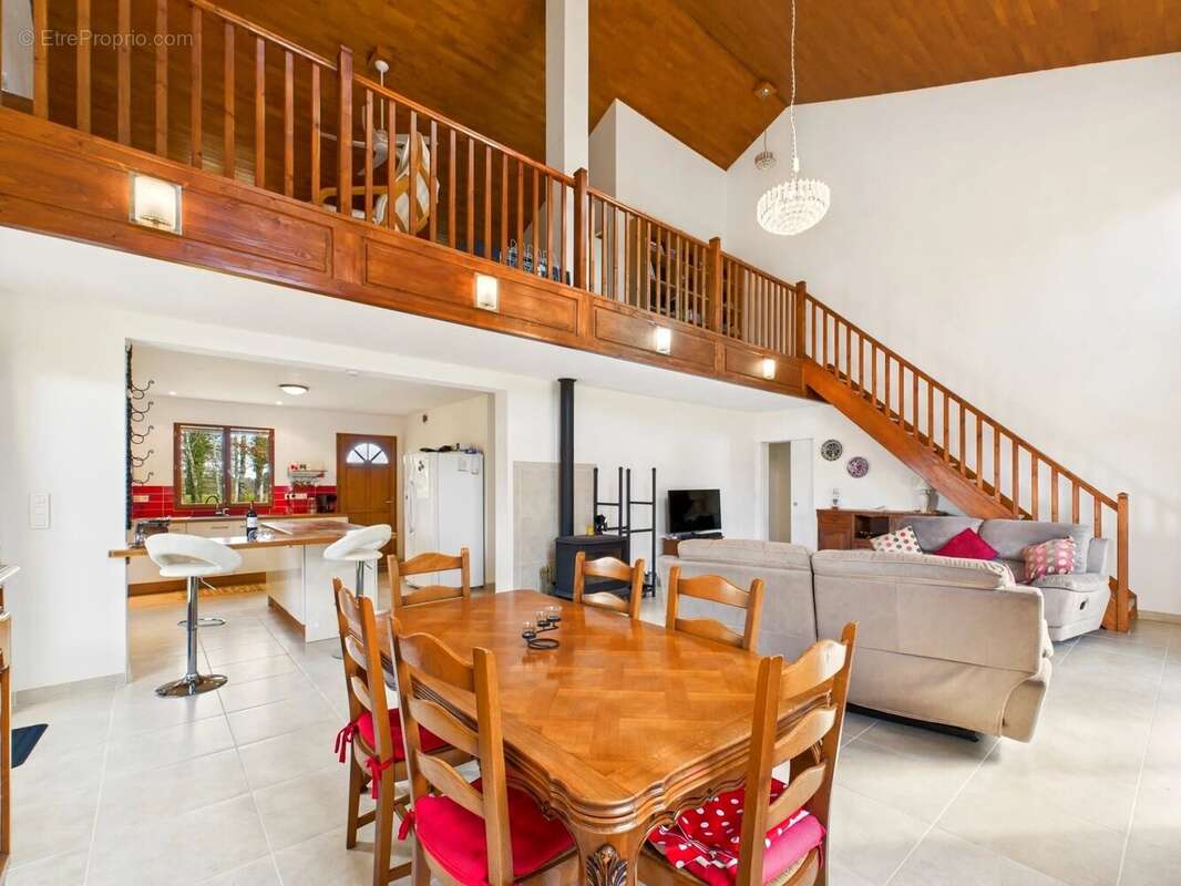 Maison à PIEGUT-PLUVIERS