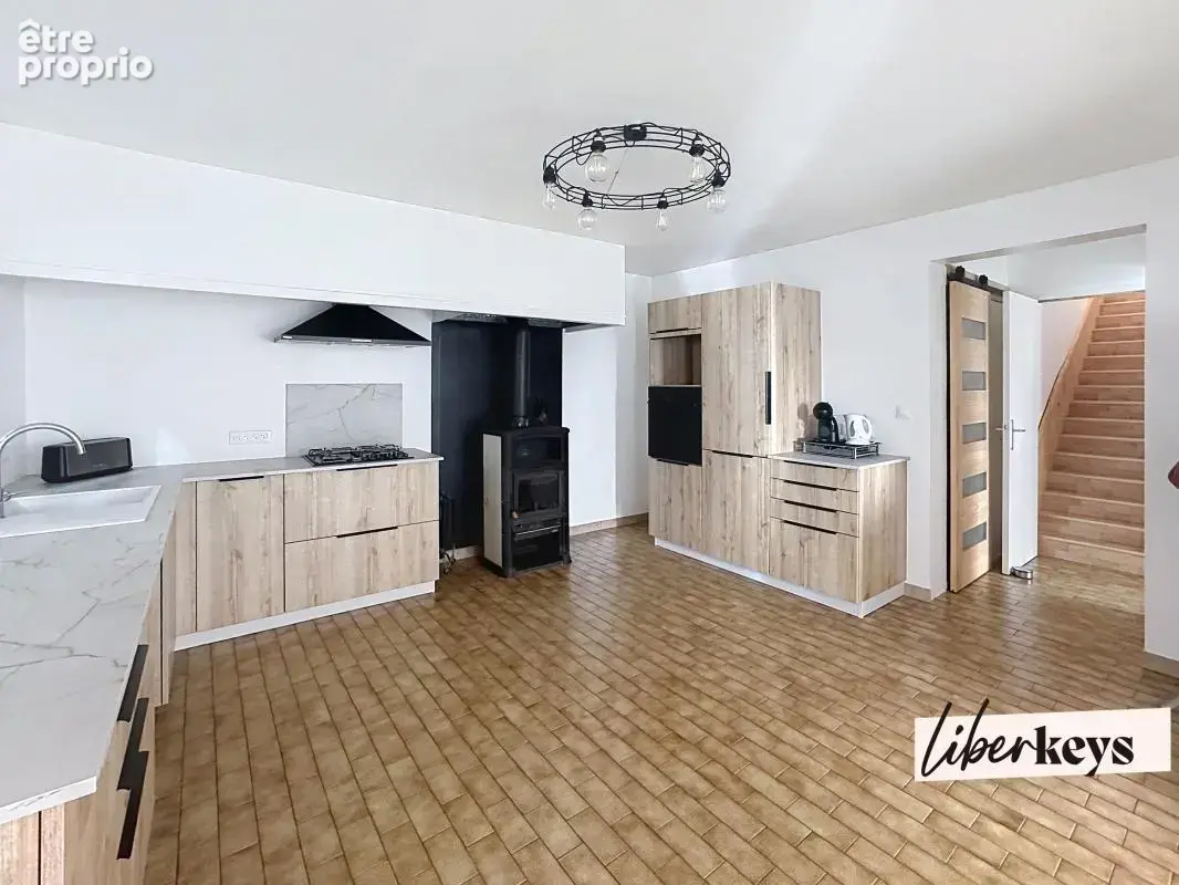 COUP DE CŒUR ATYPIQUE AU CŒUR DES VIGNES  Maison de 120 m², 4 chambres, source naturelle, grand garage avec atelier - photo 2