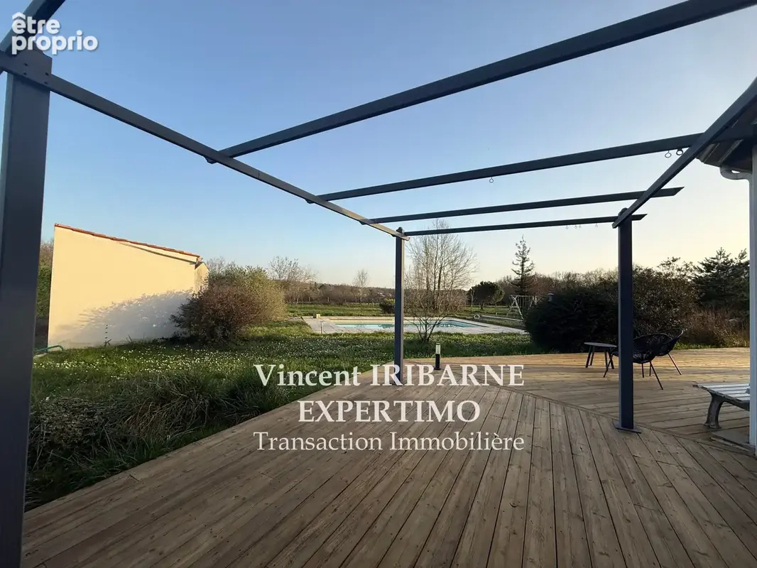 Maison de Plain-Pied, 4 Chambres, Double Garage, Pisicine et Jardin - photo 4