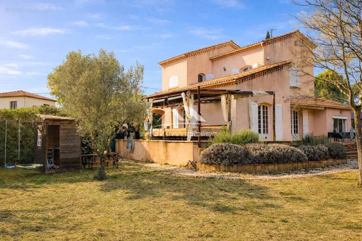 Maison à SAINT-HILAIRE-DE-BRETHMAS