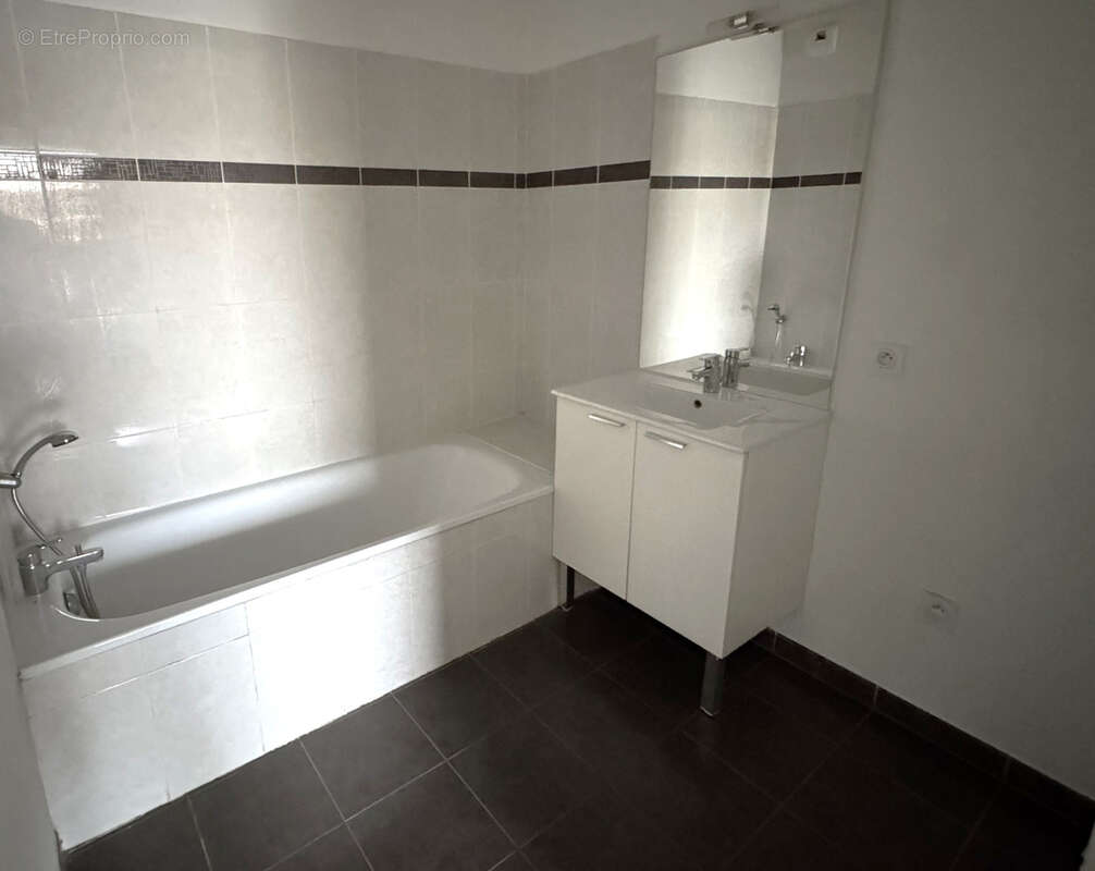 Aix en Provence. La Duranne haute. Appartement de type 2 de 42 m2 avec ascenseur, terrasse et parking privatif - photo 5
