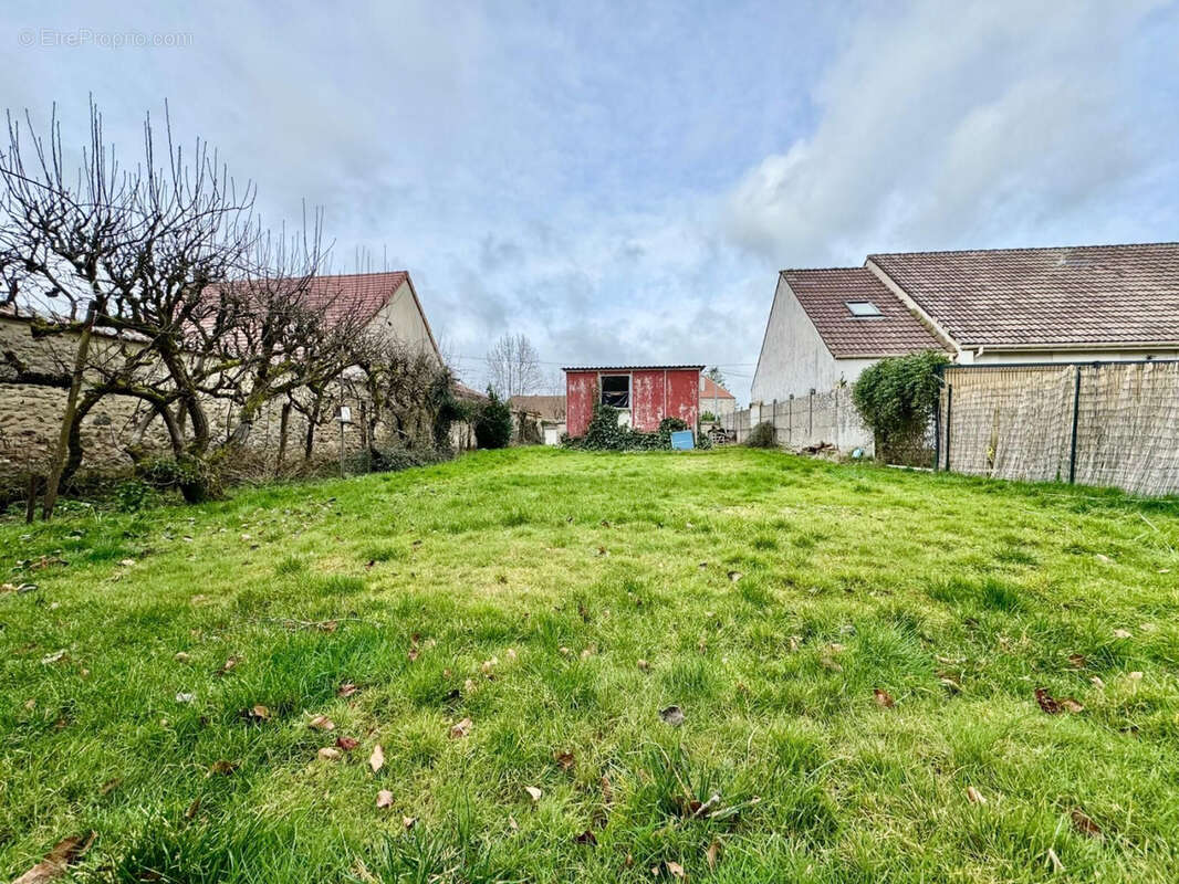 Terrain à LE CHATELET-EN-BRIE