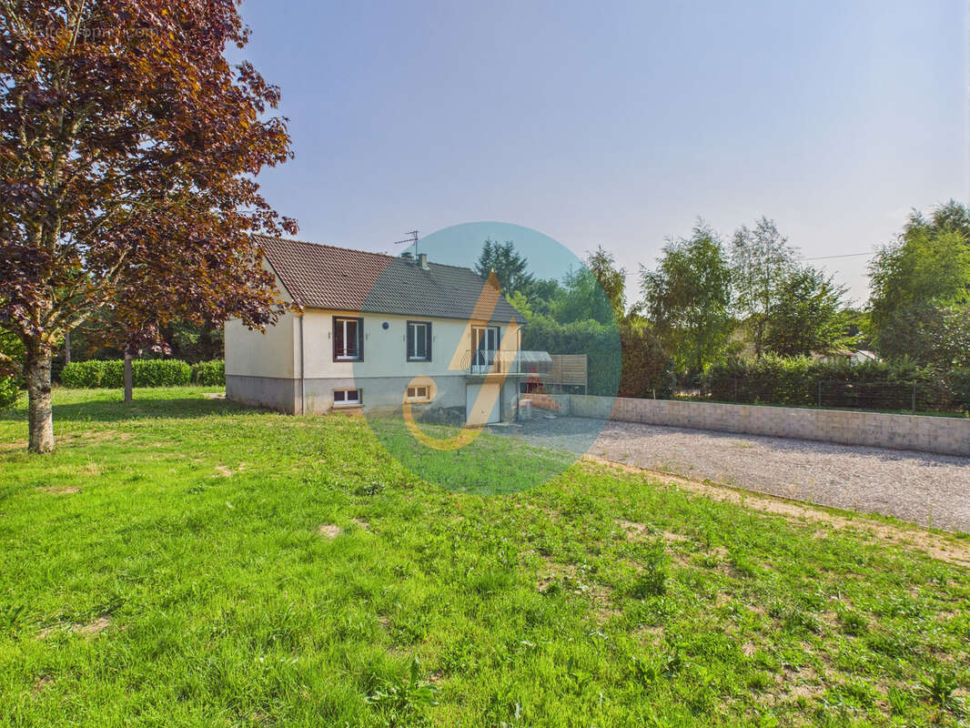 Maison à LA CHAPELLE-D&#039;ANGILLON