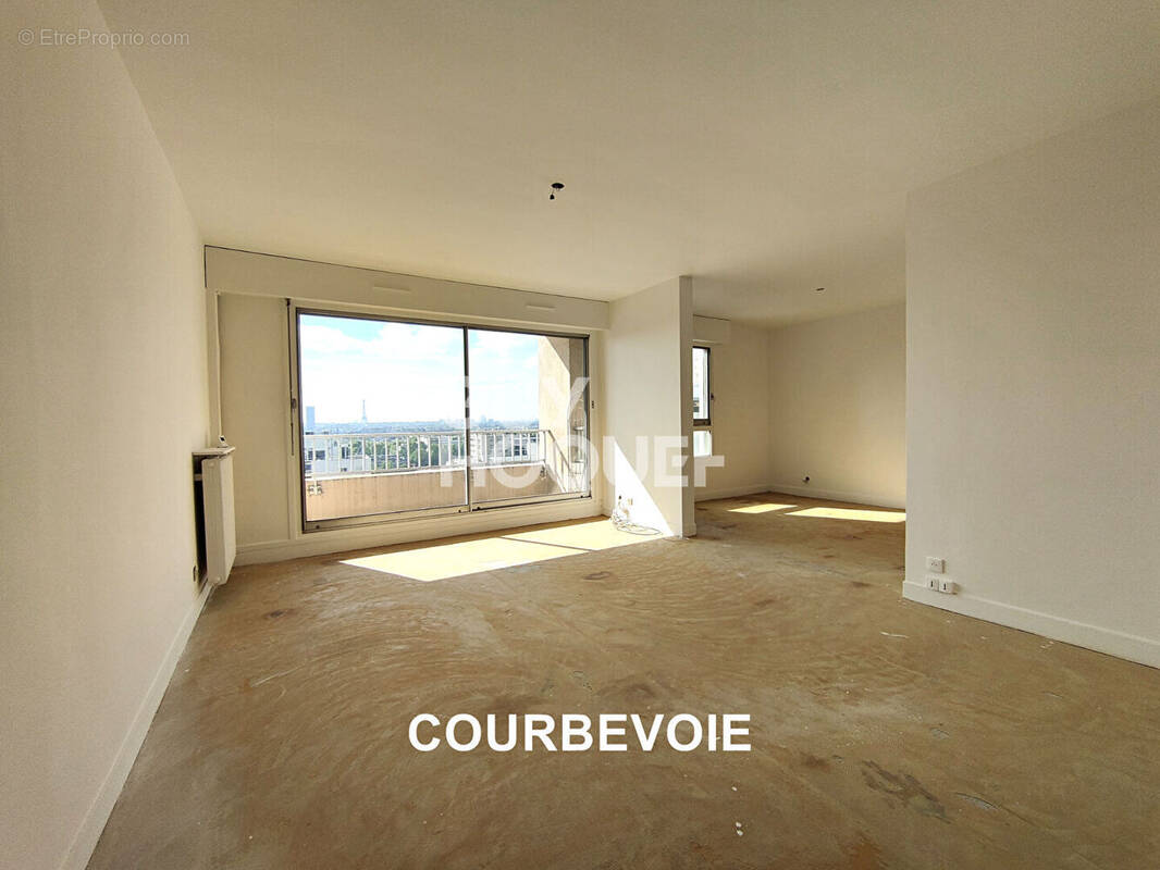 Appartement à COURBEVOIE