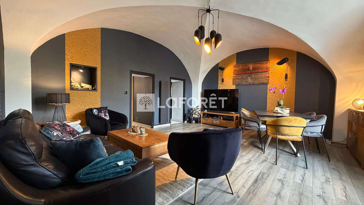 Maison familiale de caractère à Mercury de 175 m² avec dépendances et vaste grange d'environ 200 m - photo 2