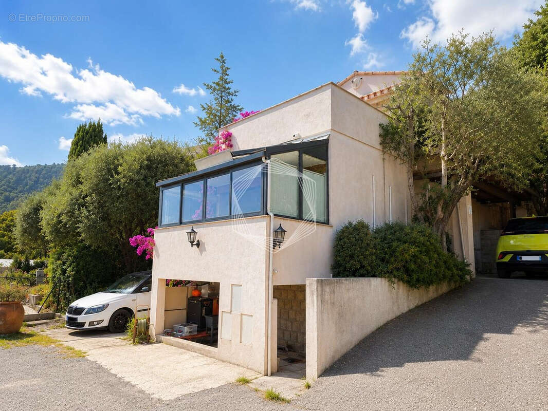 ancienne maison avec extension