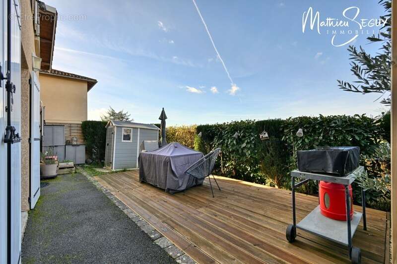 Appartement à COURZIEU