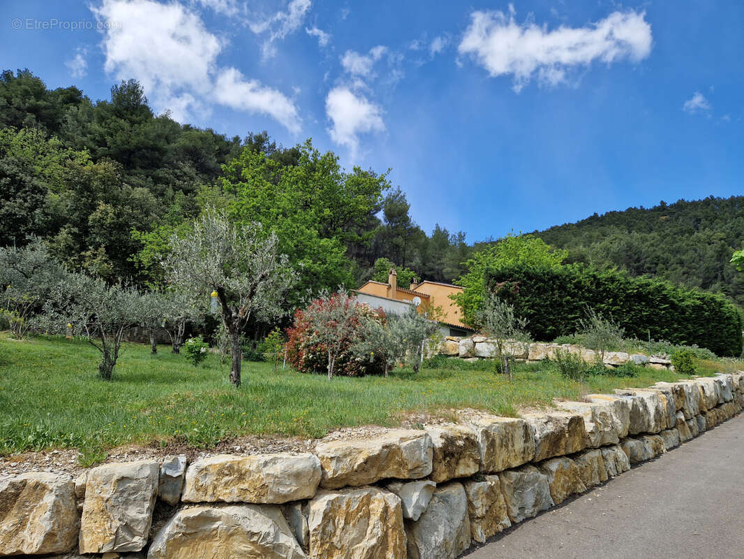 Maison à AUBRES