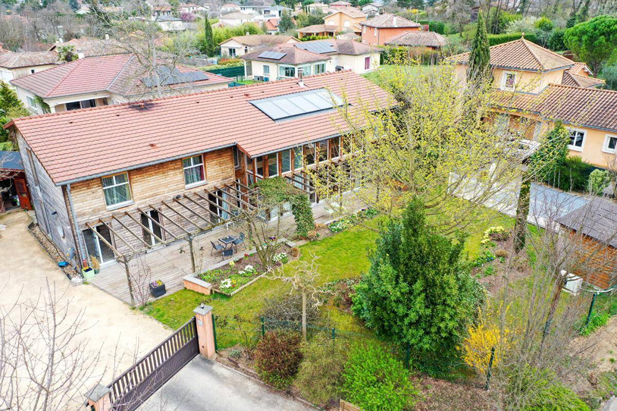 Maison à NEYRON