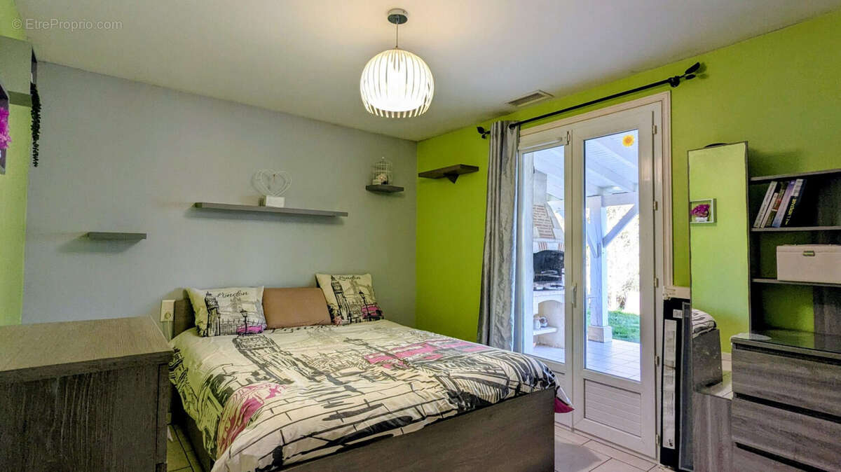 Chambre - Maison à SAINT-PIERRE-DE-CLAIRAC