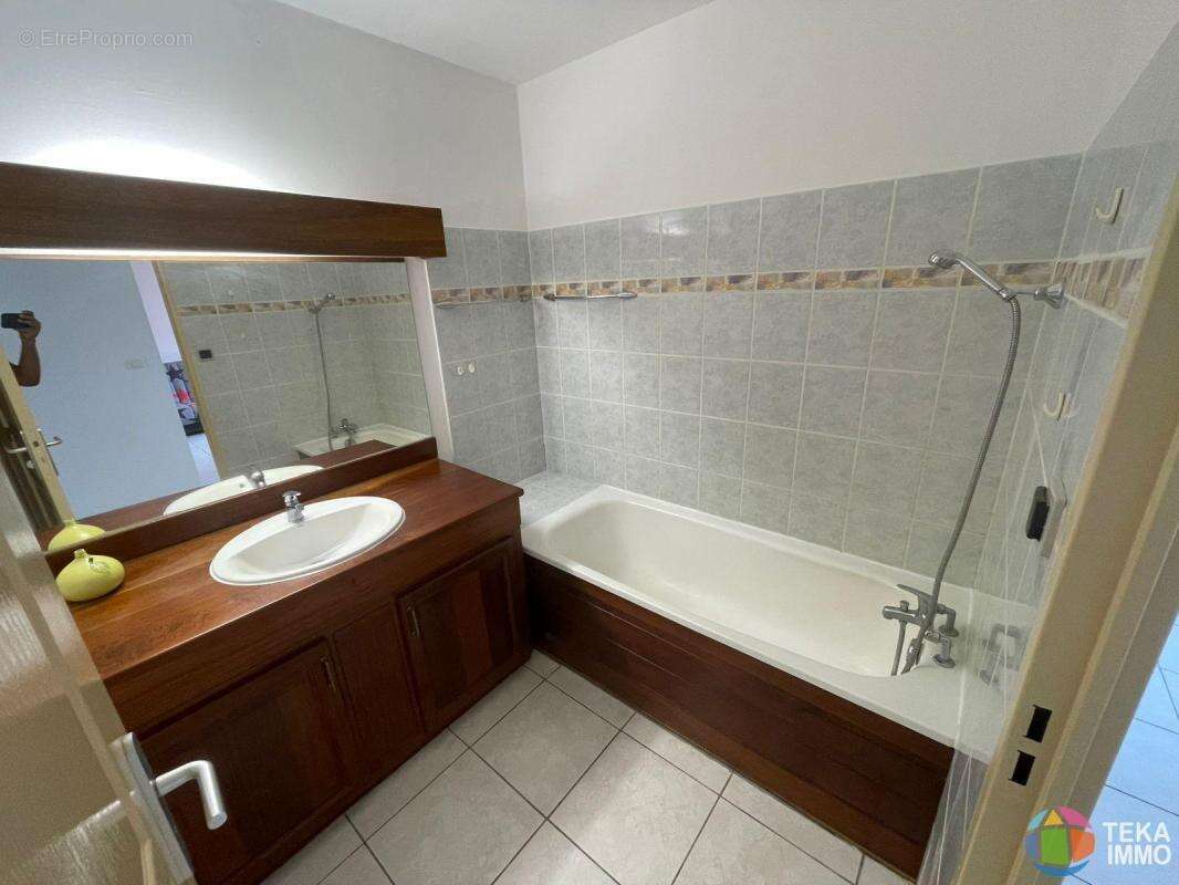 Fabien TEKA IMMO  vous propose à la providence ( St Denis) , à 2 minutes du bd sud,  appartement T3, ile de la Réunion - photo 6