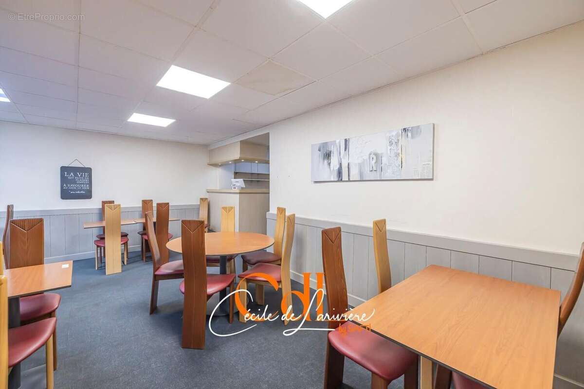 Photo 2 - Commerce à LANDIVISIAU