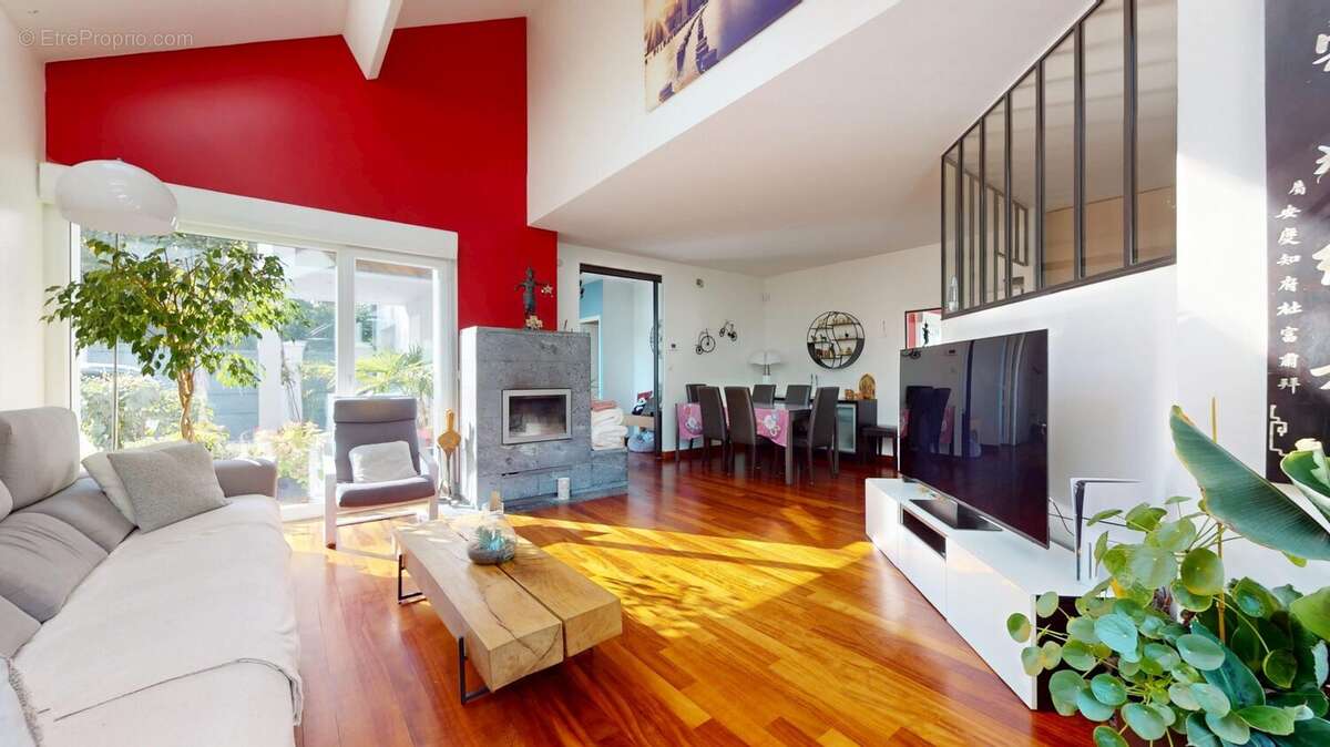 Maison à SAINT-MAUR-DES-FOSSES