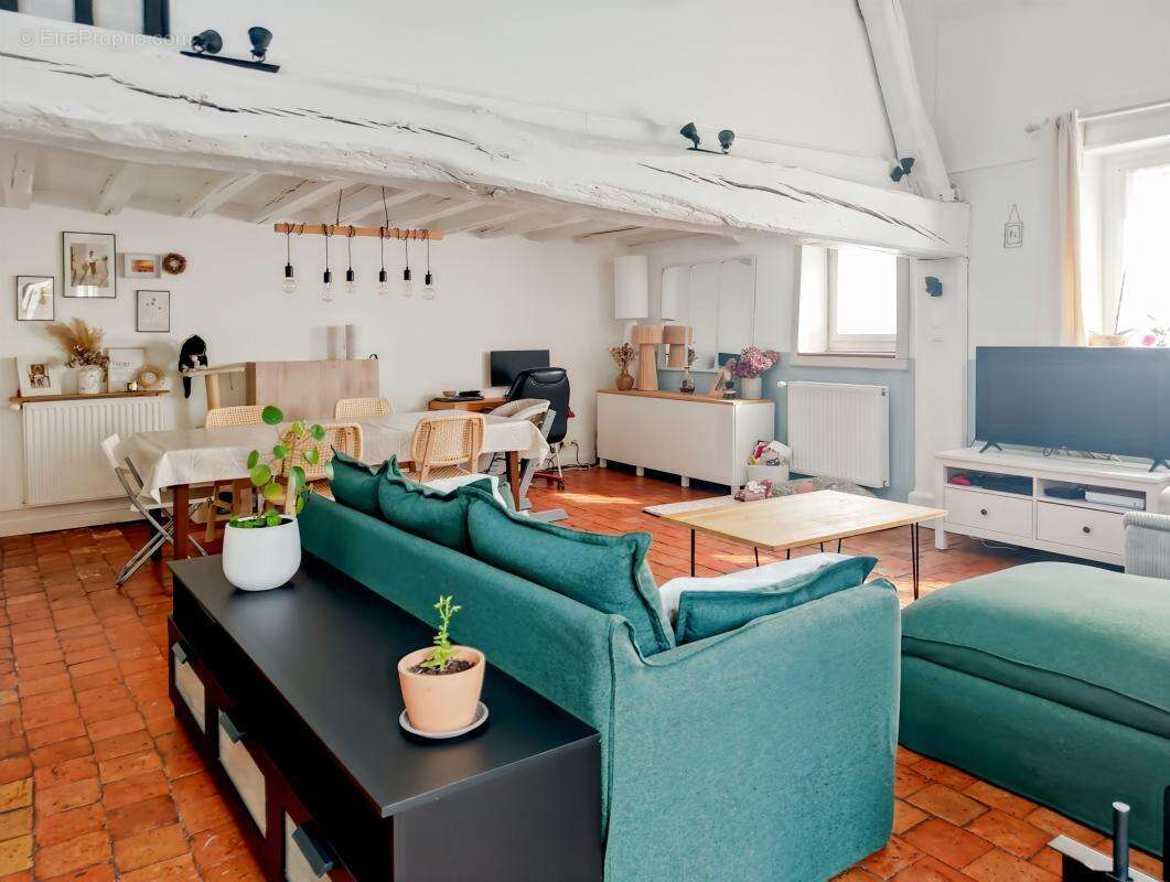  Charme & Authenticité : Maison de caractère avec jardin intimiste –Mareau-aux-Prés - photo 3