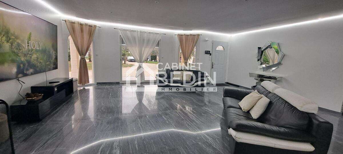 Maison à AMBARES-ET-LAGRAVE