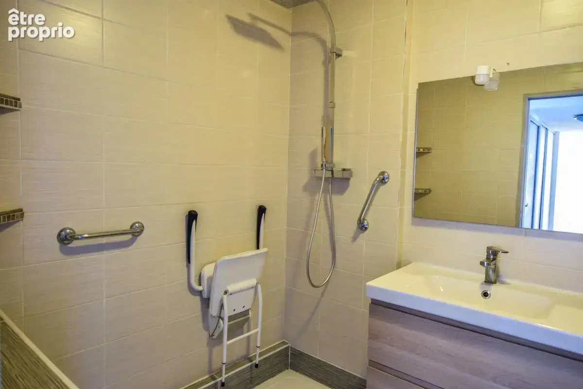 Lumineux T4 de 77 m² avec balcon et garage — Avignon - photo 6