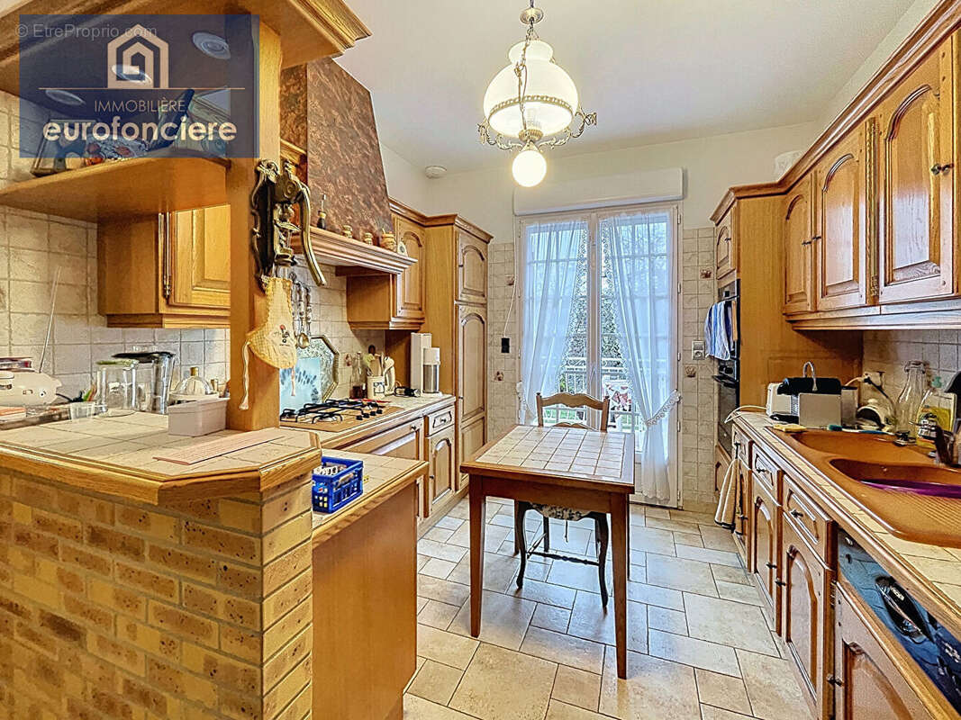 Maison à SAINT-JULIEN-LES-VILLAS