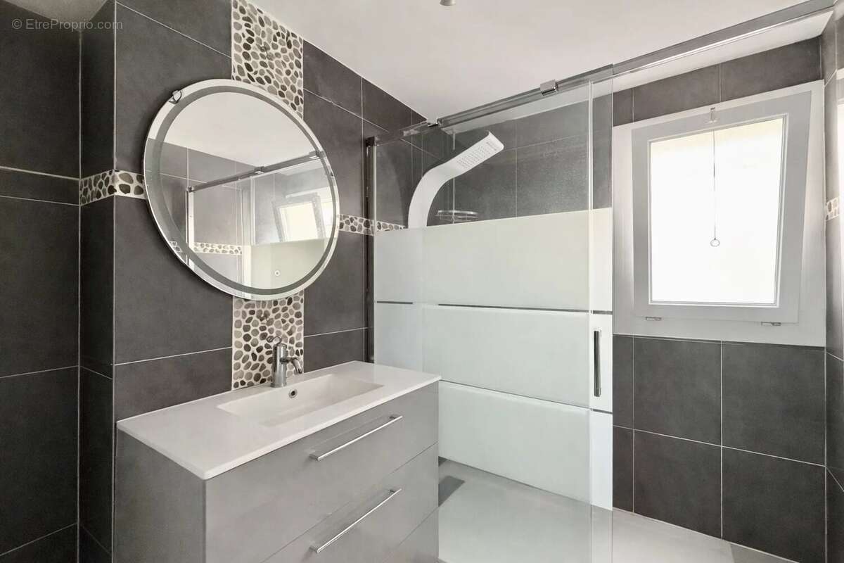 Appartement à SIX-FOURS-LES-PLAGES