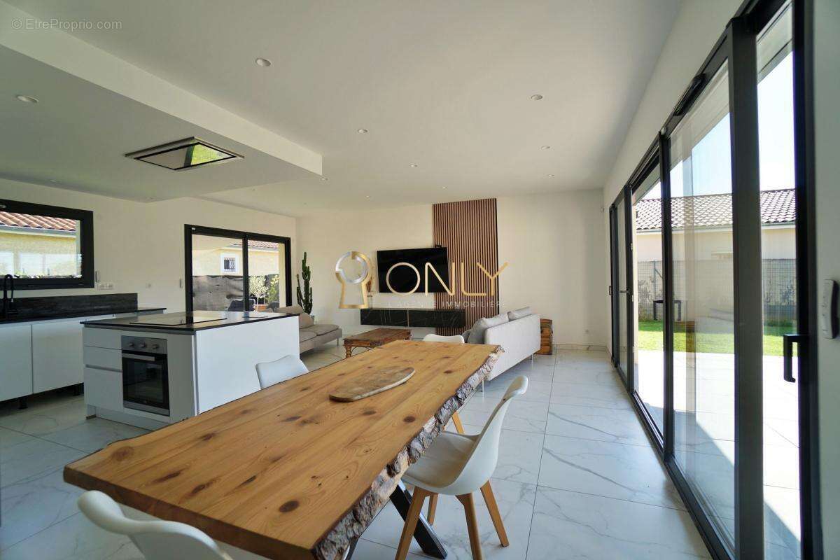 Maison à VILLARS-LES-DOMBES