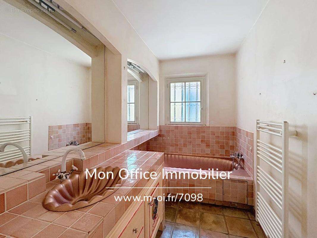 Référence : 7098-les. - maison de maître t7 à rénover au coeur du village de cogolin - photo 10