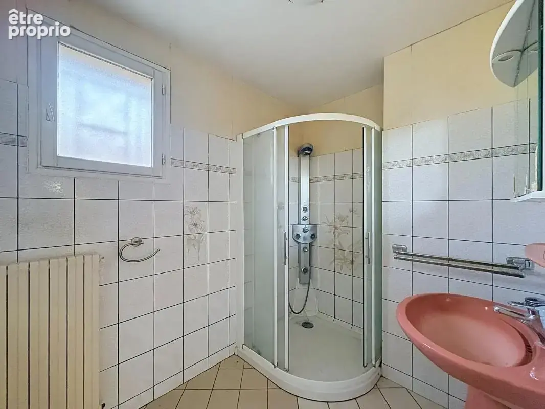 Vendat : Maison 199m² avec terrasse et jardin - photo 11