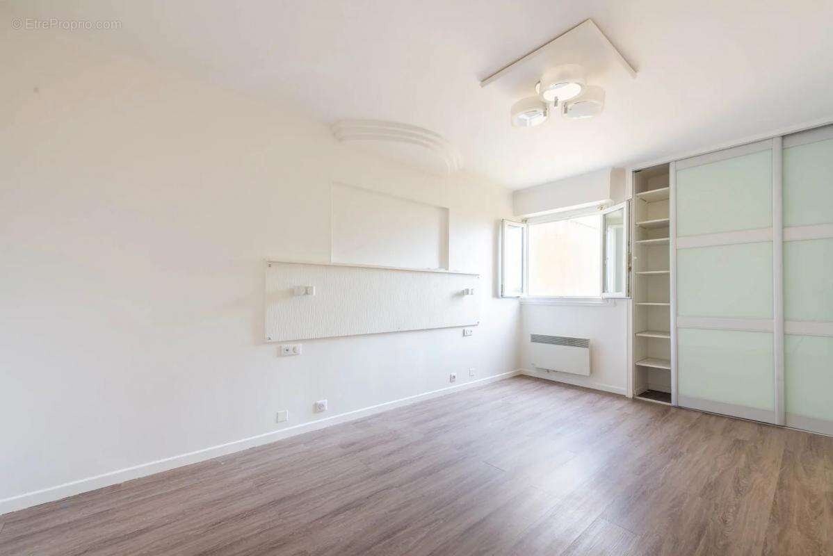 Appartement à EZANVILLE