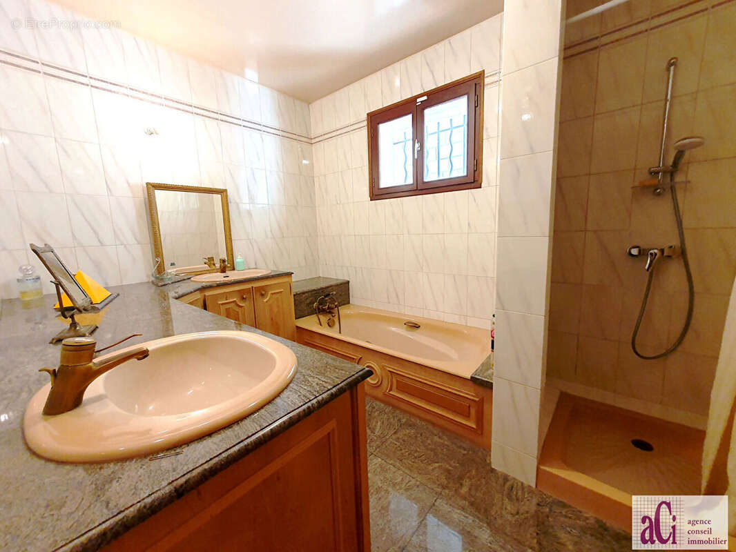 Maison à L&#039;HAY-LES-ROSES