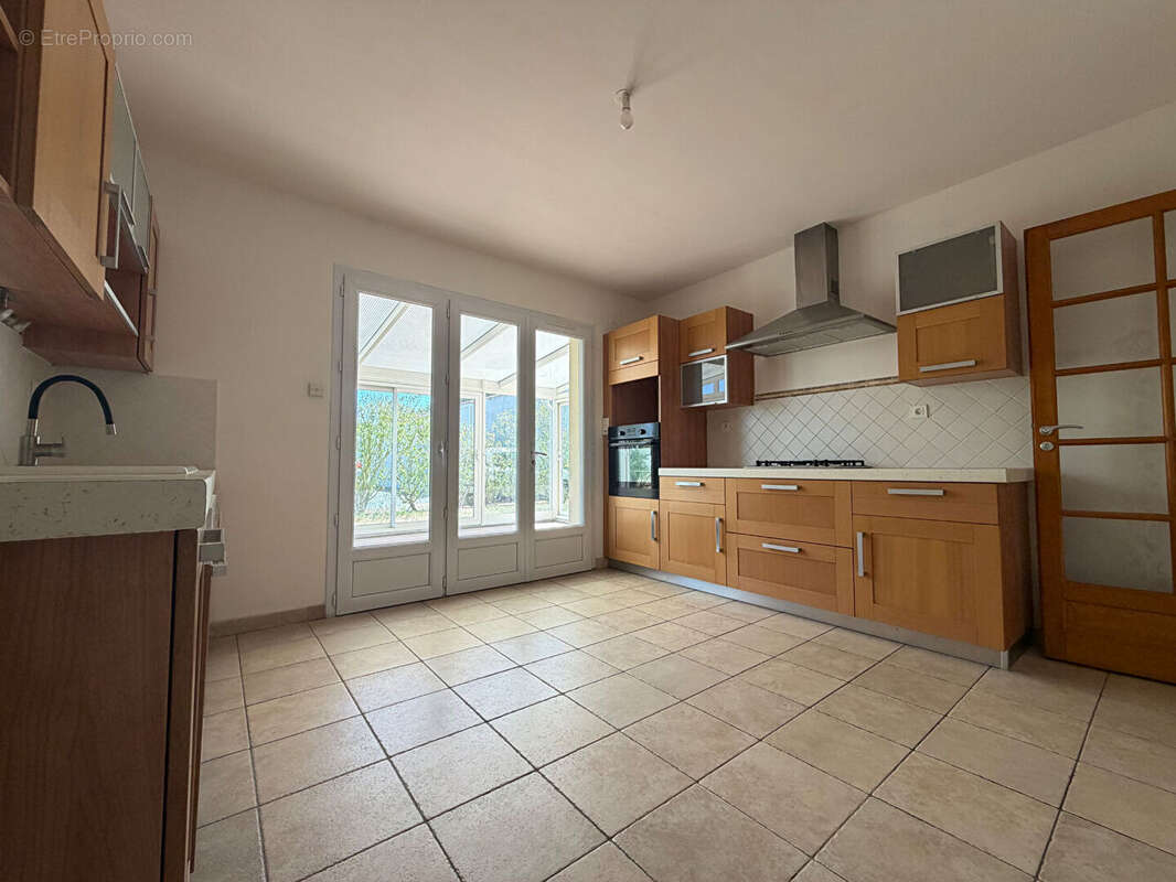 EXCLUSIVITÉ : A 2 min au Nord de Rochefort : Breuil-Magné Maison plain-pied, 3 chambres, garage, jardin - photo 2