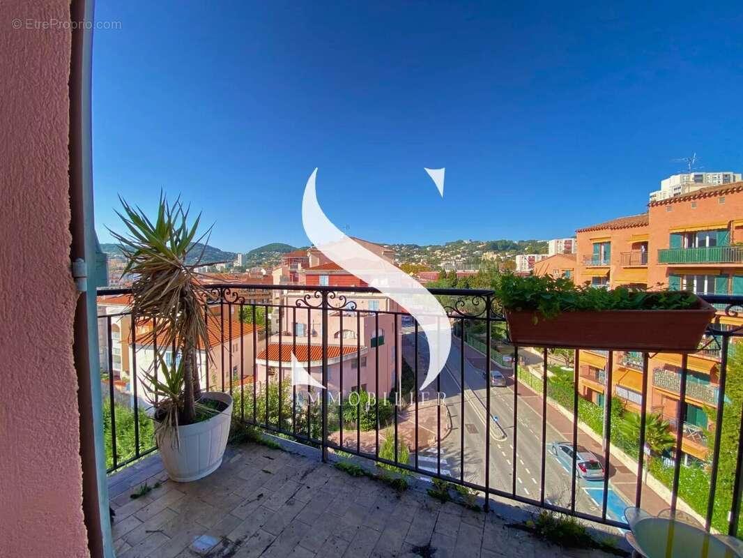 Appartement à VALLAURIS