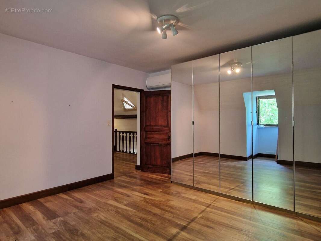 chambre 2 avec dressing