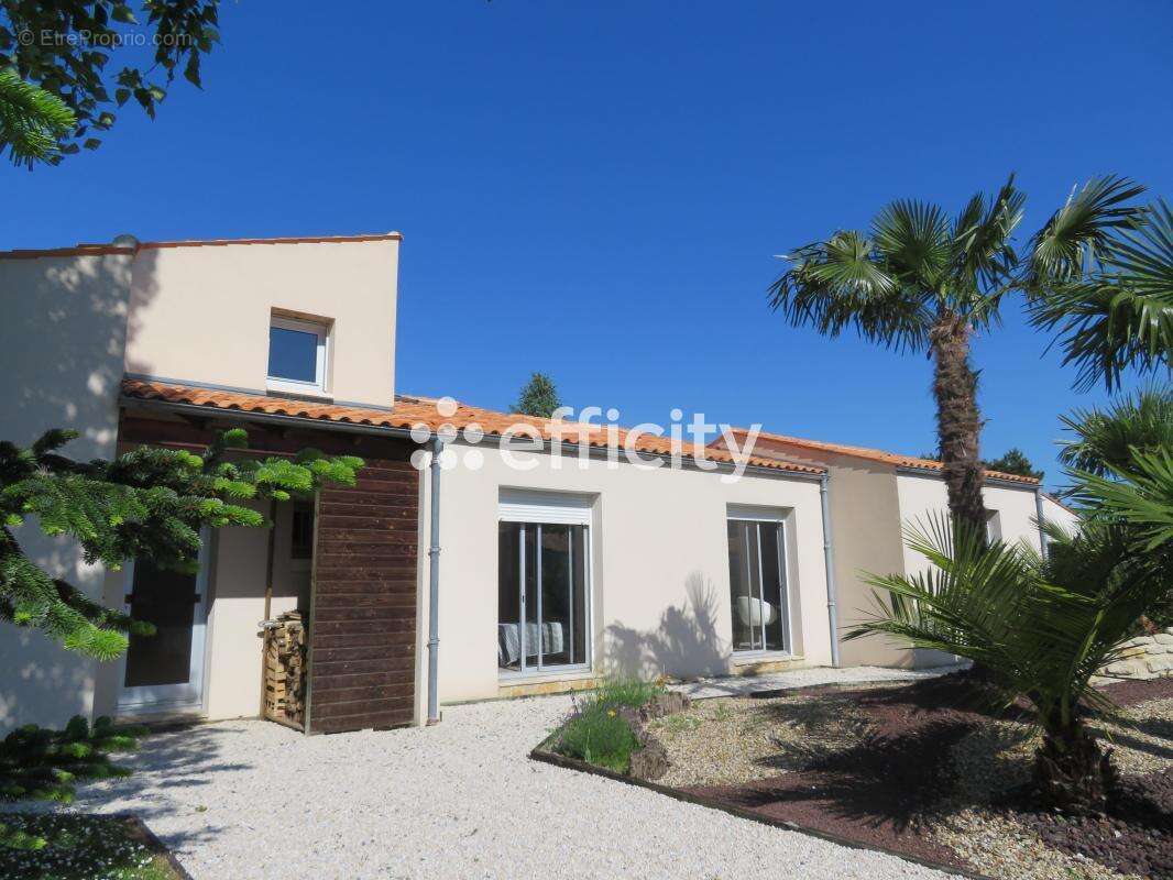 Maison à COURCON