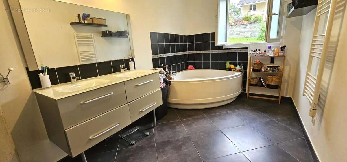 Maison à SAINT-DENIS-EN-BUGEY