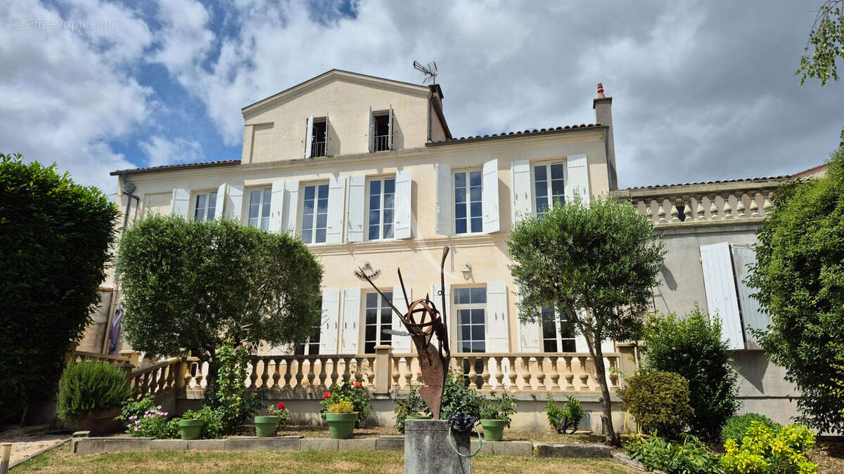 Maison à SAINTES