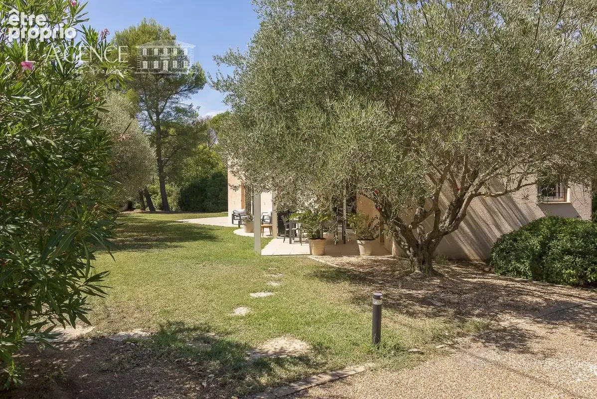 Maison 207 m² à Aix-En-Provence  - photo 3