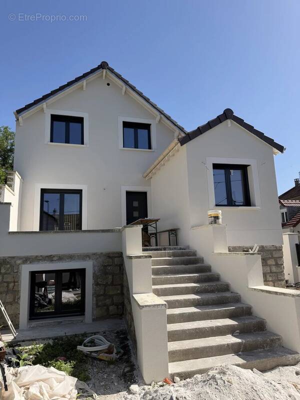 Maison à SARTROUVILLE