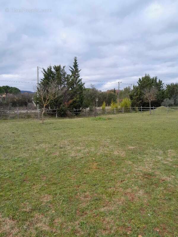 Terrain à SAINT-MAXIMIN-LA-SAINTE-BAUME