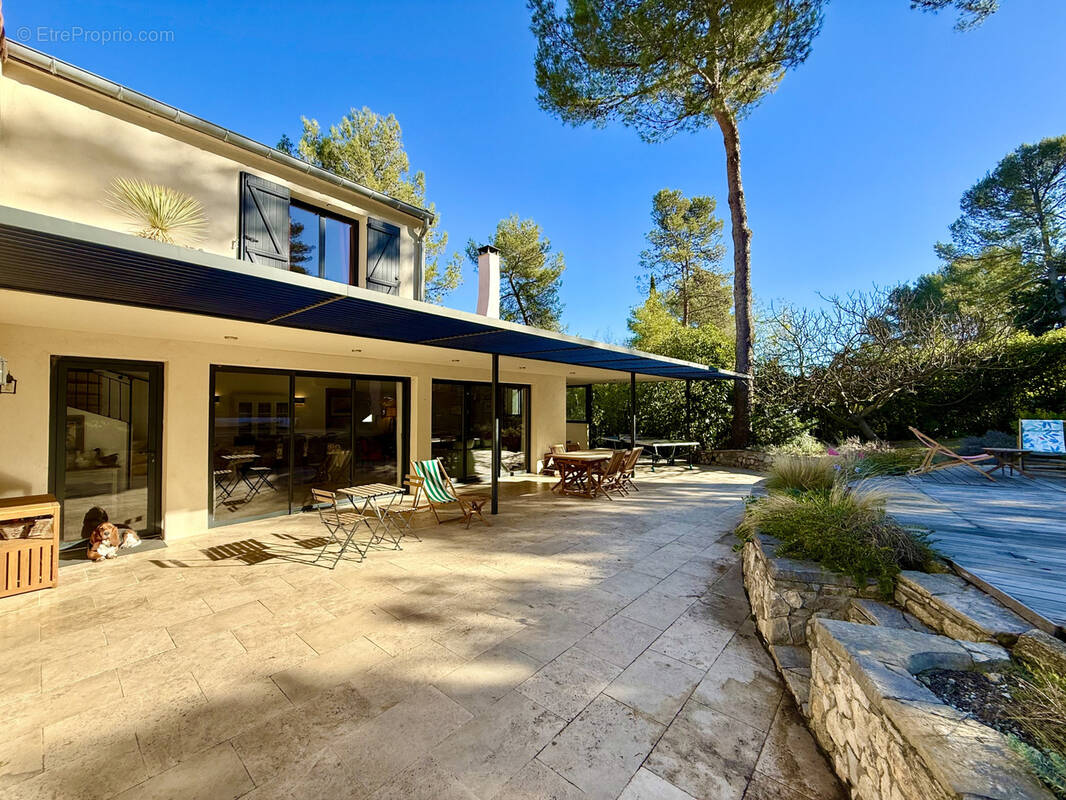 Maison à SAINT-CLEMENT-DE-RIVIERE