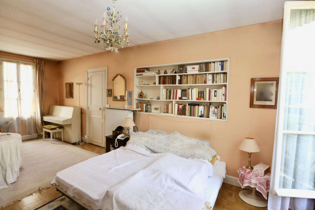 Maison à LA GARENNE-COLOMBES