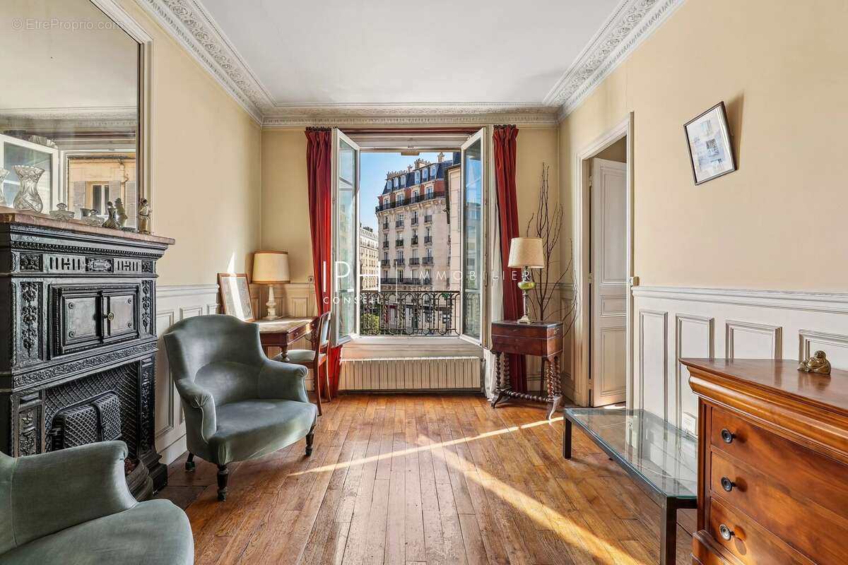 Appartement à NEUILLY-SUR-SEINE