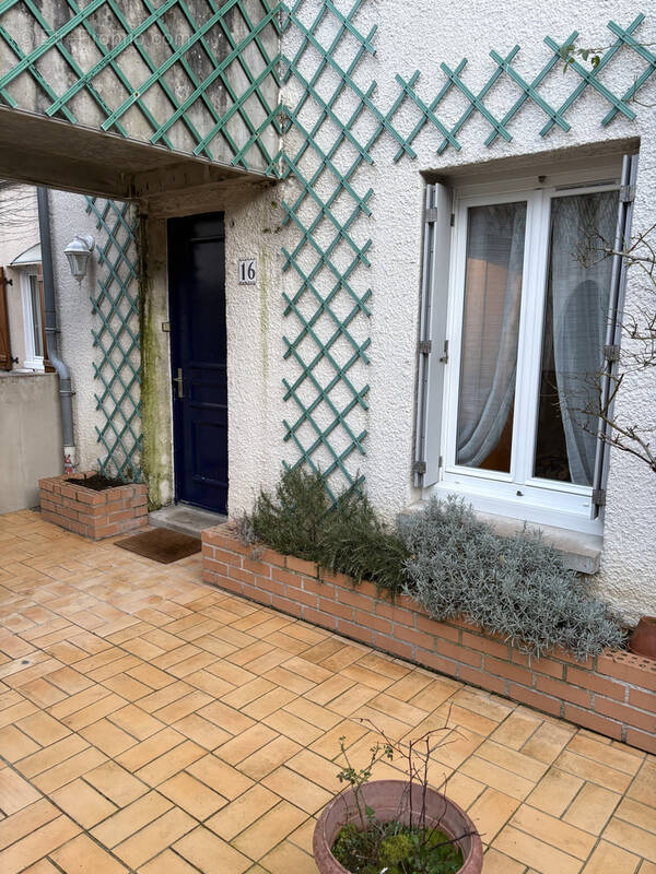 Appartement à SAINT-JEAN-DE-BRAYE