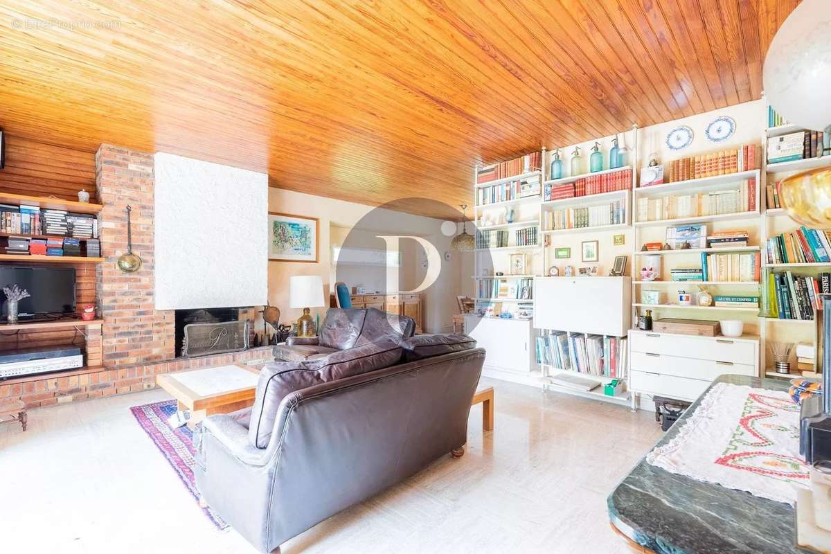 Maison à VERRIERES-LE-BUISSON