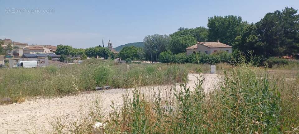 Terrain à LES GRANGES-GONTARDES