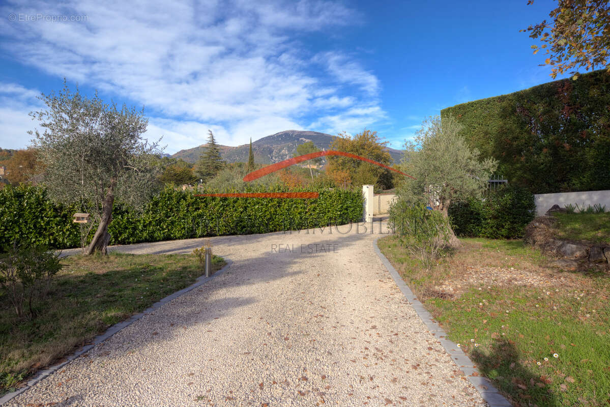 Maison à ROQUEFORT-LES-PINS