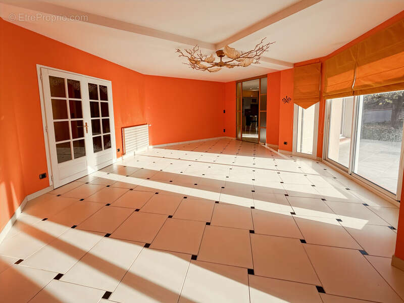 Maison à LE MESNIL-ESNARD