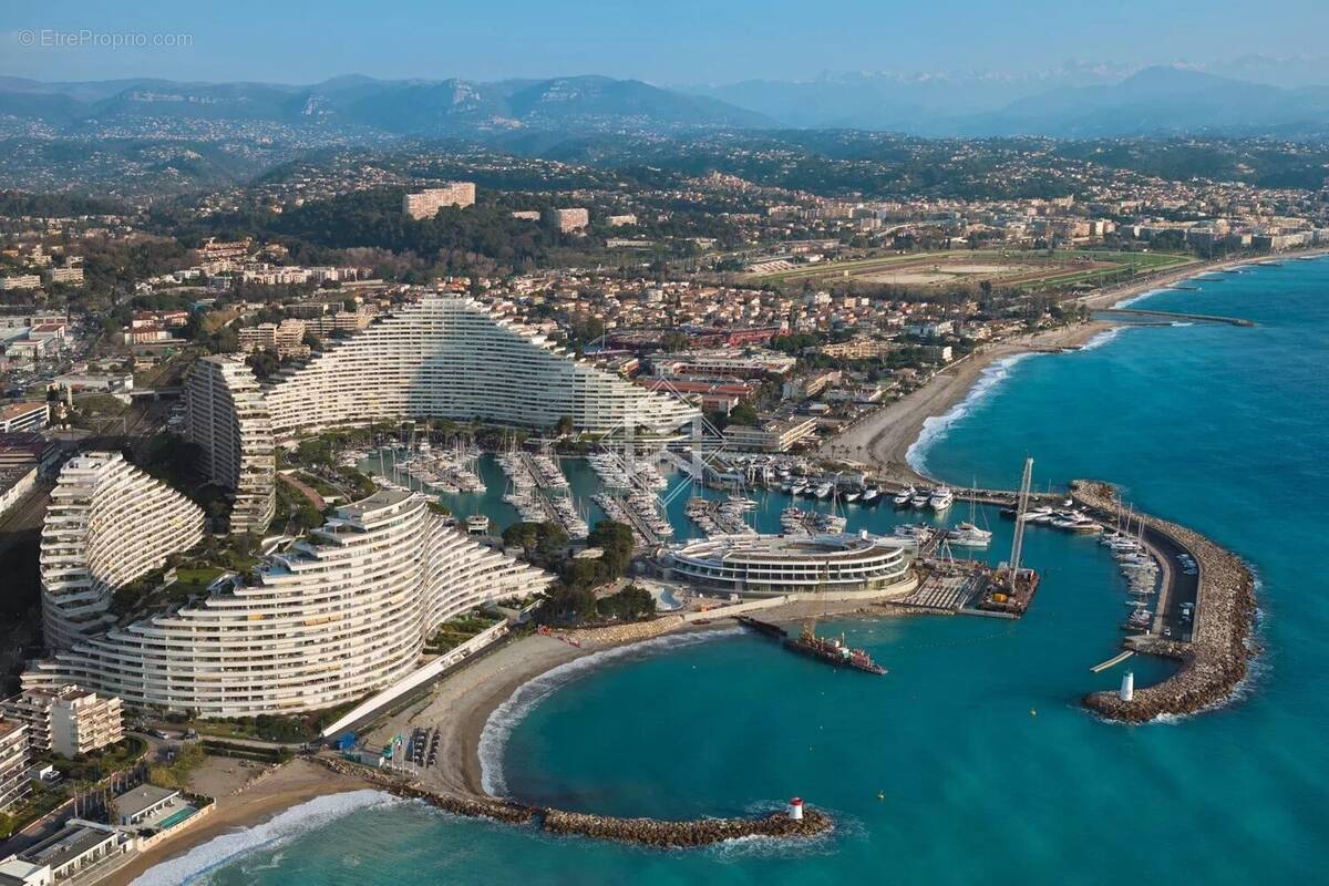 Appartement à VILLENEUVE-LOUBET