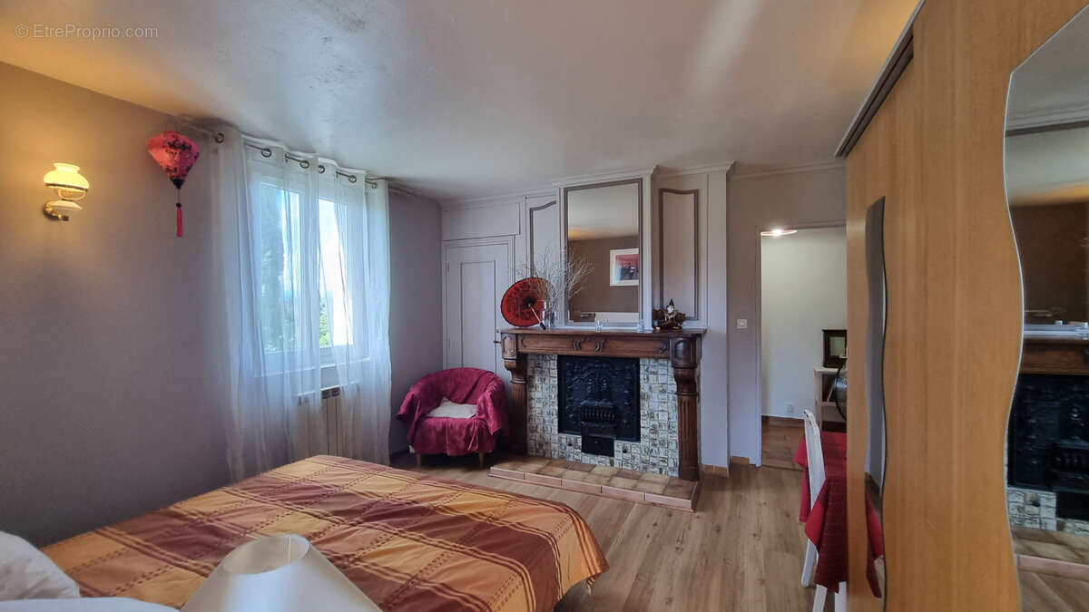 Maison à VILLENEUVE-DE-BERG