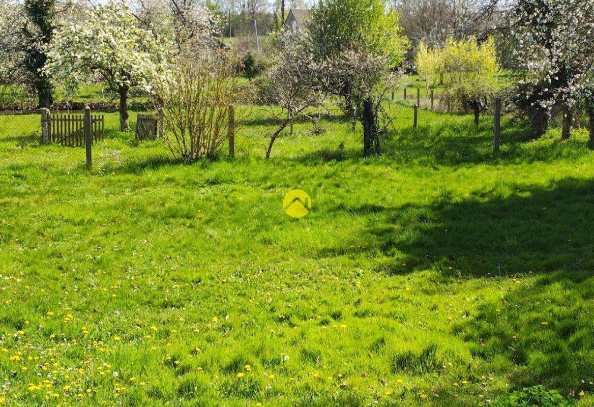 Maison à SAINT-DENIS-DE-JOUHET