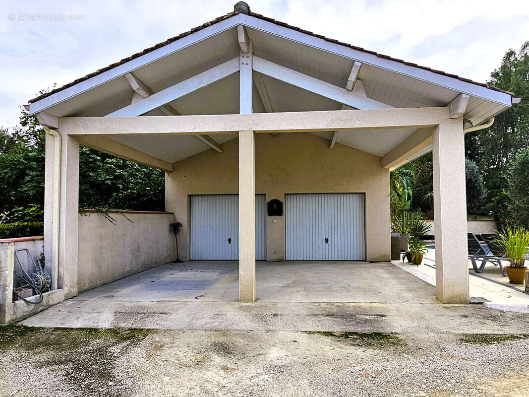 Maison à VIC-FEZENSAC