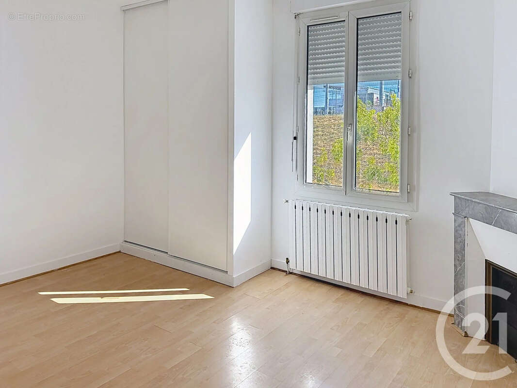 Maison 77 m² à Soyaux  - photo 6