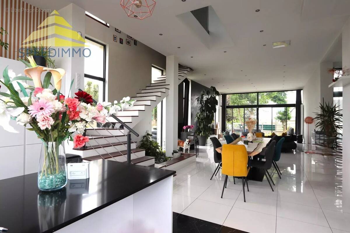 Maison à VARENNES-JARCY